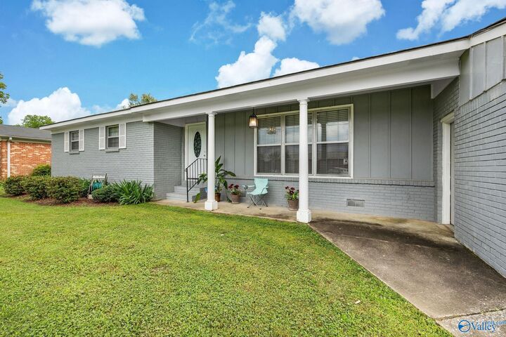 Property Photo:  1109 SW Betty Street  AL 35603 