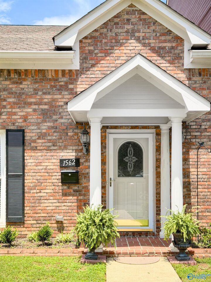 Property Photo:  1562 River Bend Place SE  AL 35601 