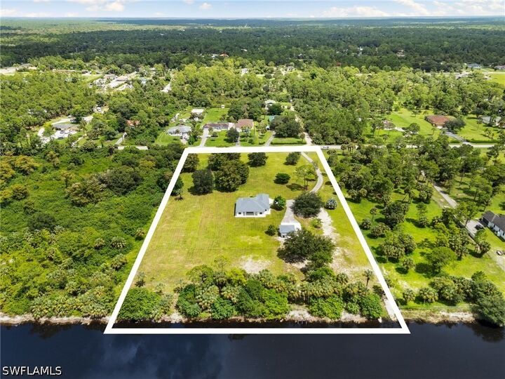 Property Photo: 221 10th Street SE FL 34117