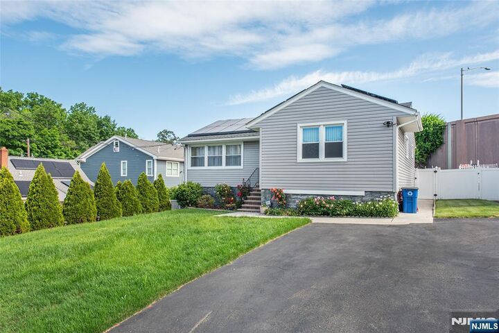 Property Photo:  11 Hansen Street  NJ 07644 