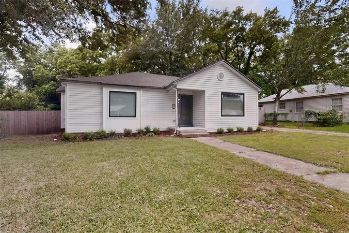 Property Photo:  405 Elm Drive  TX 75160 