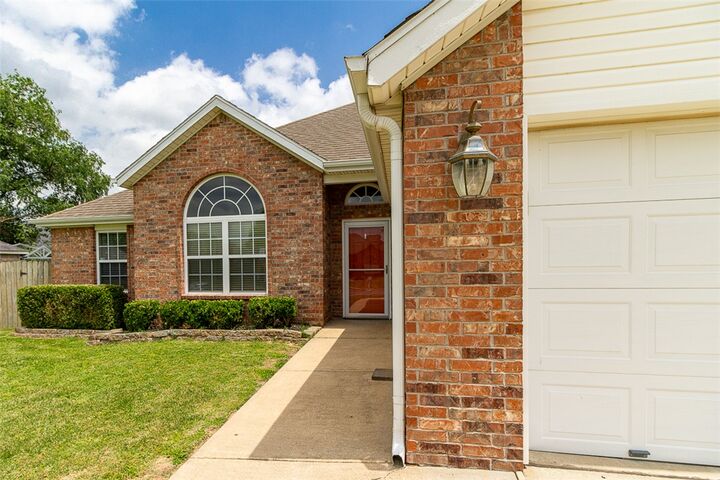 Property Photo:  821 Topaz Street  AR 72745 