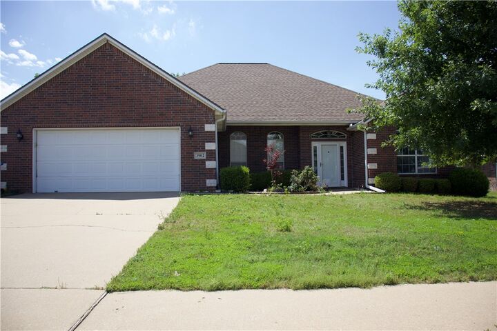 Property Photo: 3902 SW Blackberry Street AR 72713
