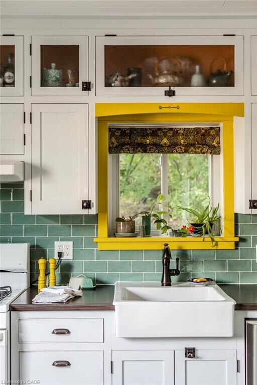 Property Photo: 210 Charlton Avenue E ON L8N 1Z1
