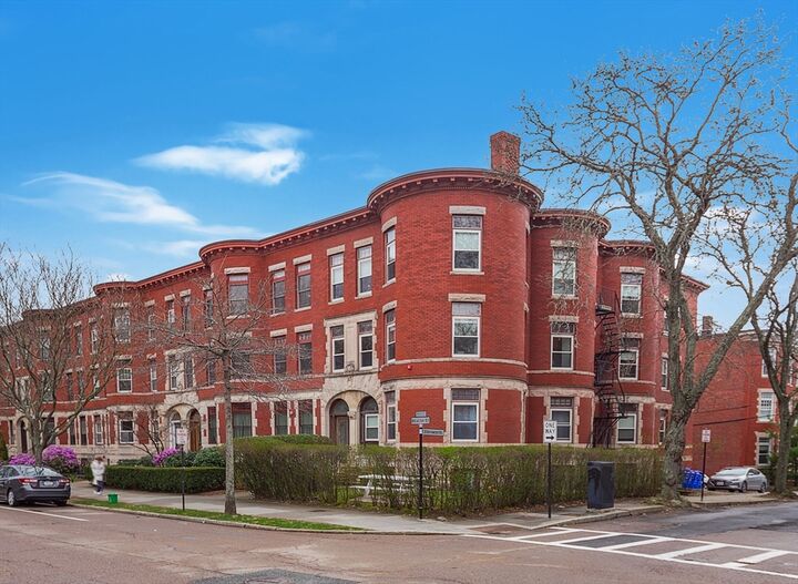 Property Photo:  1871 Beacon St 4  MA 02445 