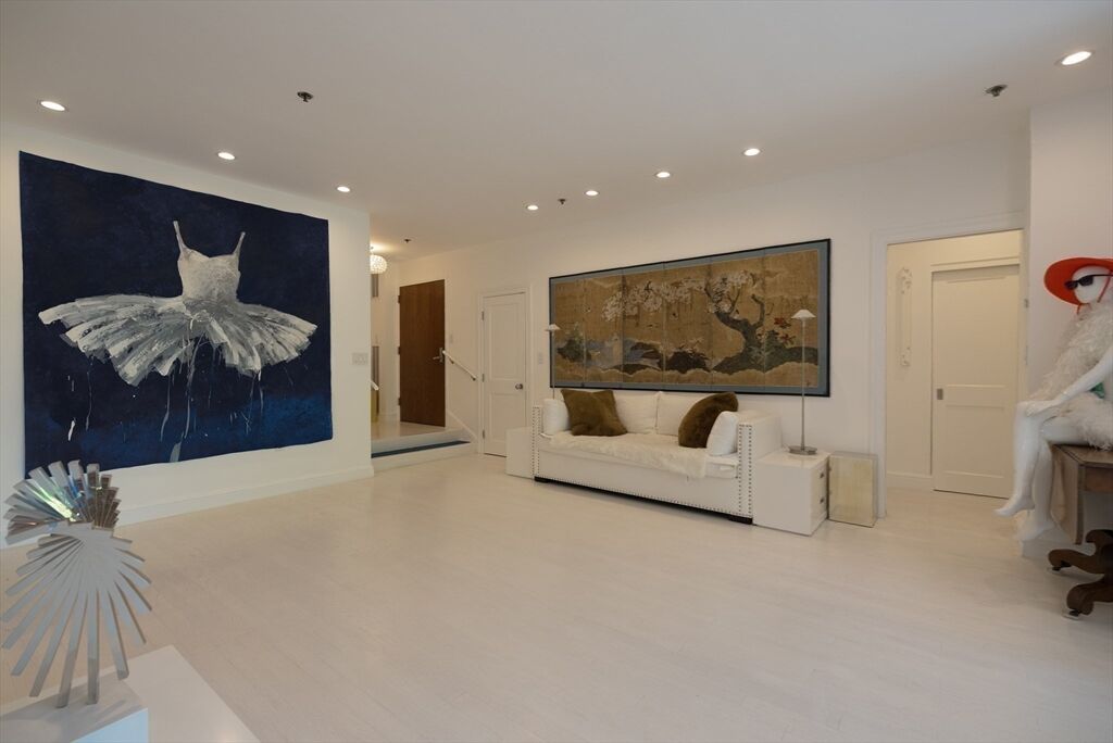 Property Photo:  165 Beacon Street 702  MA 02446 