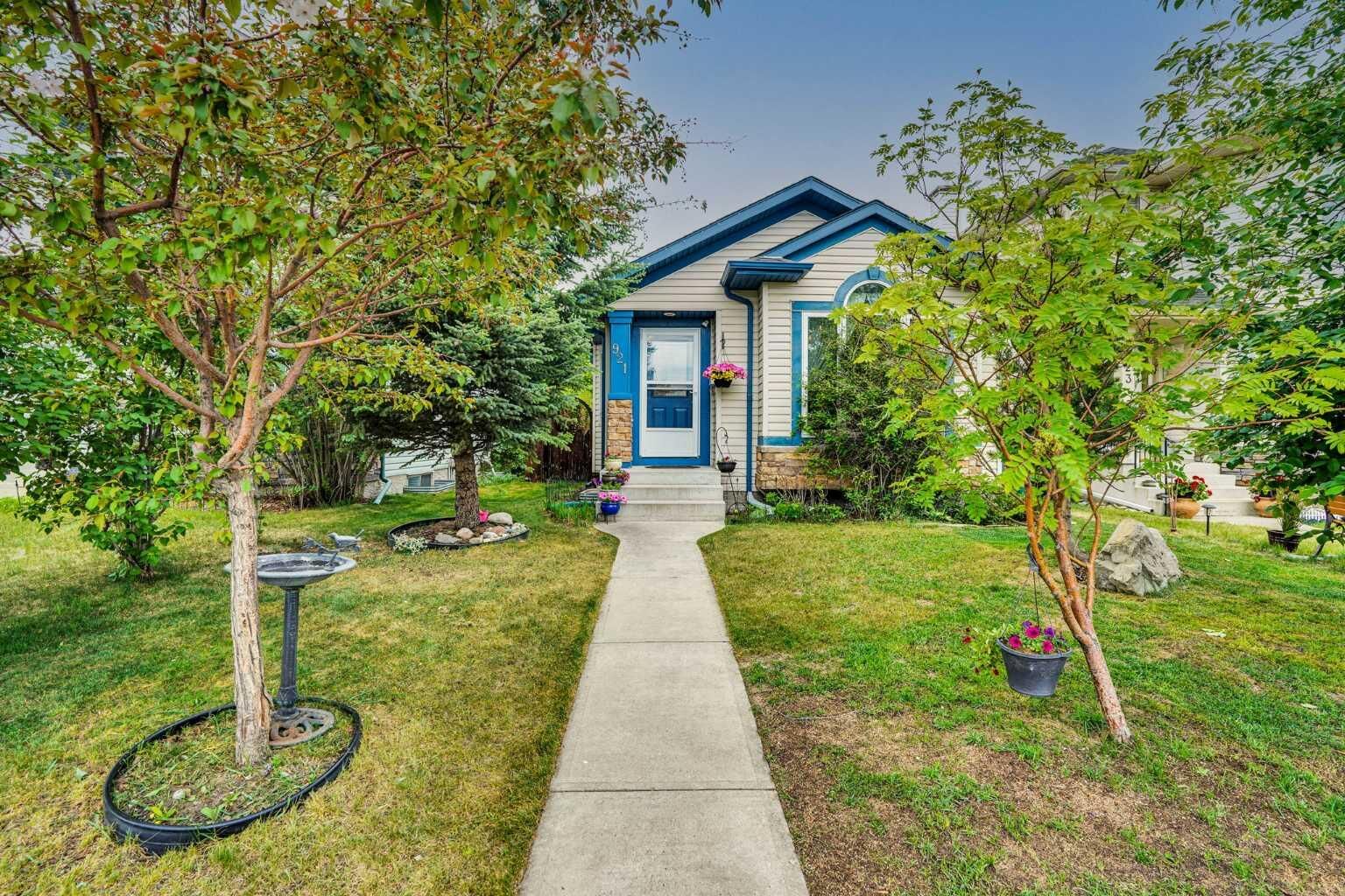 Property Photo:  921 Arbour Lake Road NW  AB T3G 4S9 