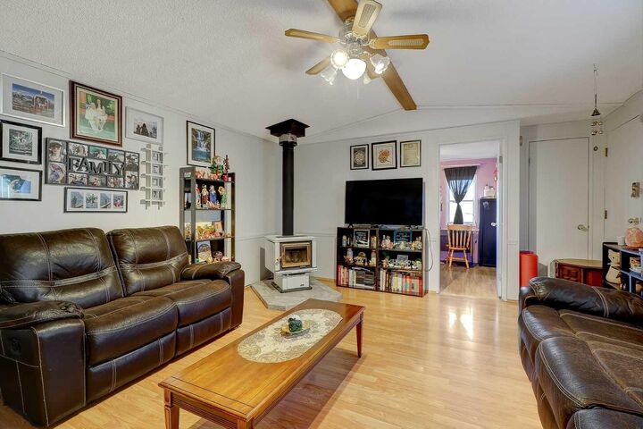Property Photo:  10115 99 Avenue  AB T0H 0G0 