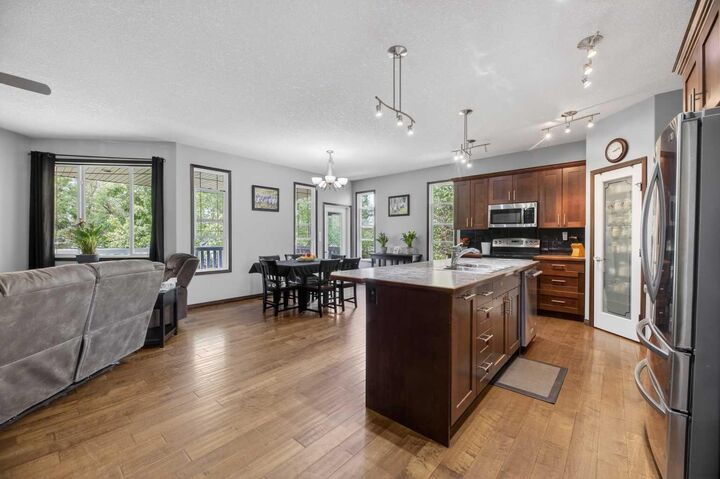 Property Photo:  107 Westridge Place  AB T0M 0W0 