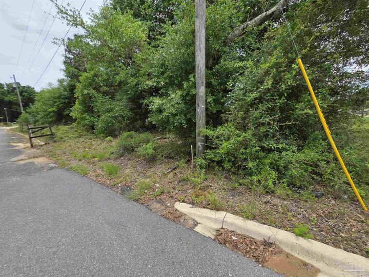 Property Photo: 2400 Blk Longleaf Dr FL 32526