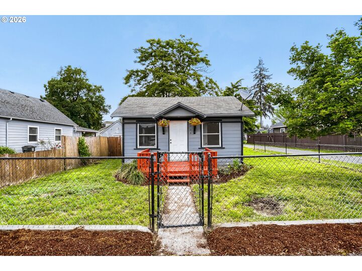 Property Photo: 2004 E 30th St WA 98663