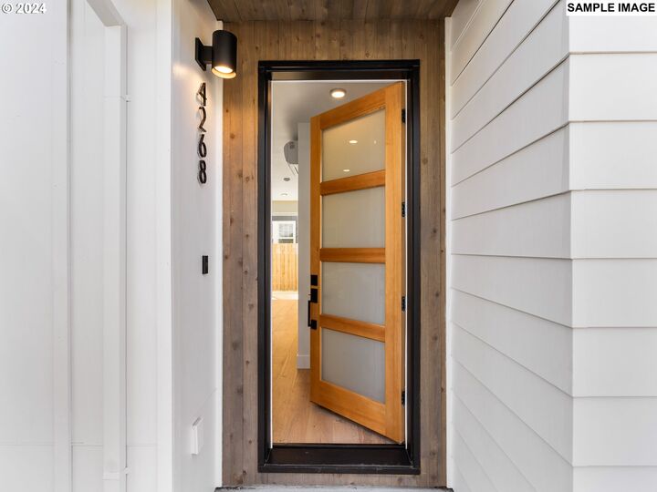 Property Photo:  4264 SE 37th Ave  OR 97202 
