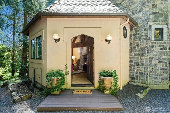 Property Photo: 19027 SE May Valley Road WA 98027