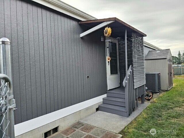 Property Photo:  201 W Oakview Avenue 8  WA 98531 