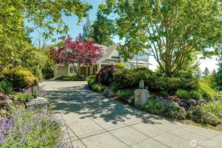 Property Photo:  502  95th Avenue NE  WA 98004 