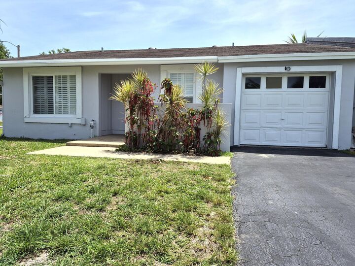 Property Photo:  5510 S Lakewood Cir Circle S C  FL 33063 