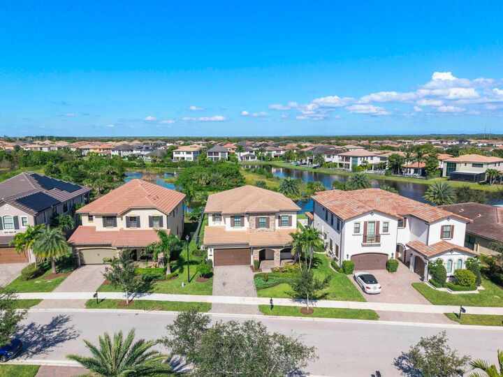 Property Photo:  11425 Watercrest Circle E  FL 33076 