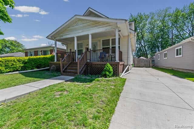 Property Photo:  1127 Detroit Avenue  MI 48146 