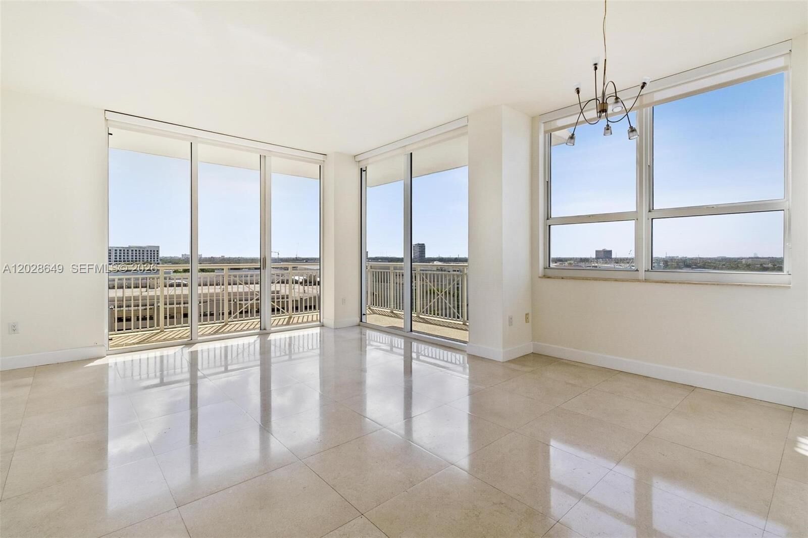Property Photo:  19501 W Country Club Dr 1009  FL 33180 
