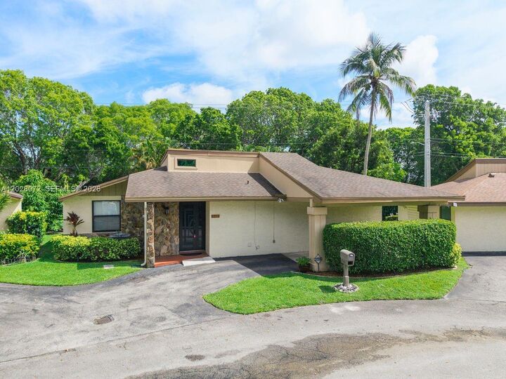 Property Photo: 8149 Royal Palm Ct 3 FL 33321