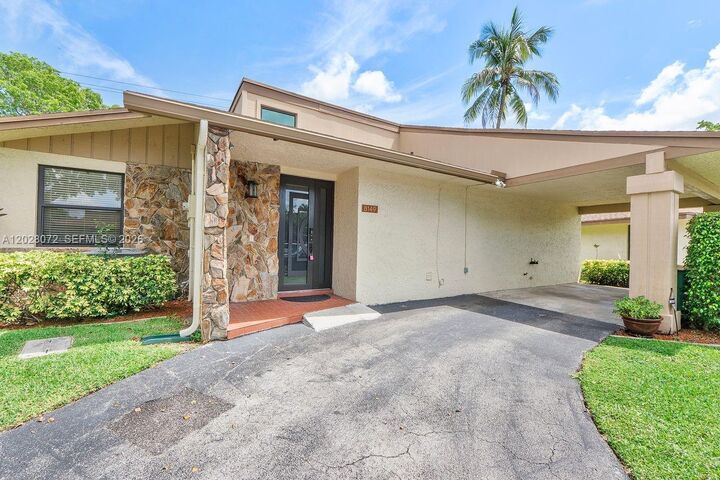 Property Photo: 8149 Royal Palm Ct 3 FL 33321