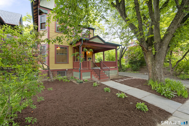 Property Photo:  102 Huntington Street  CT 06105 