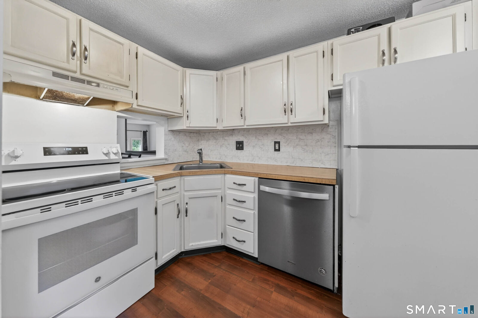 Property Photo: 98 Rising Trail Drive 98 CT 06457