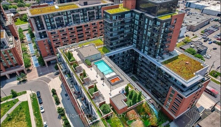 Property Photo: 3091 Dufferin Street 608 ON M6A 0C4