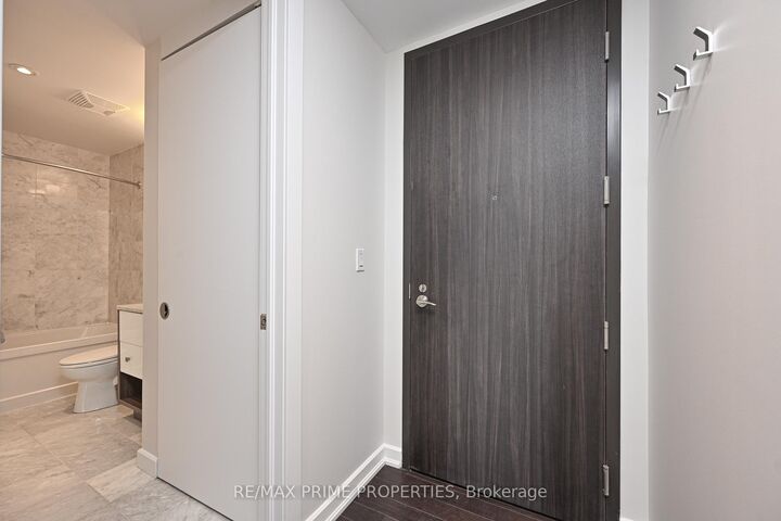 Property Photo: 300 Lisgar Street 506 ON K2P 0E2