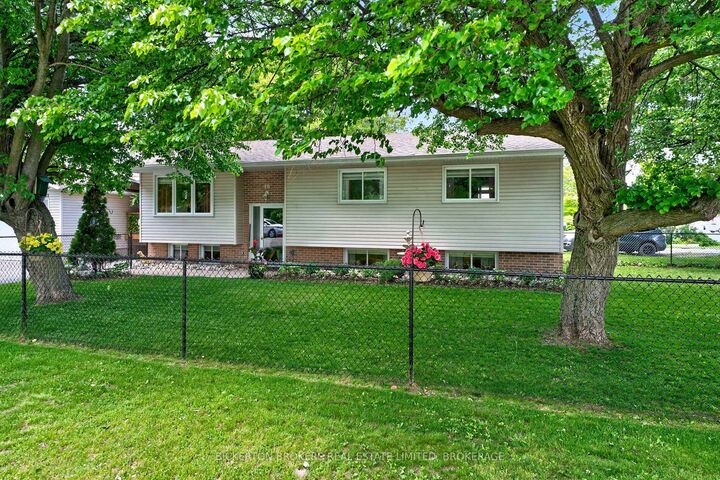 Property Photo: 90 Ann Street ON K7G 1Z3