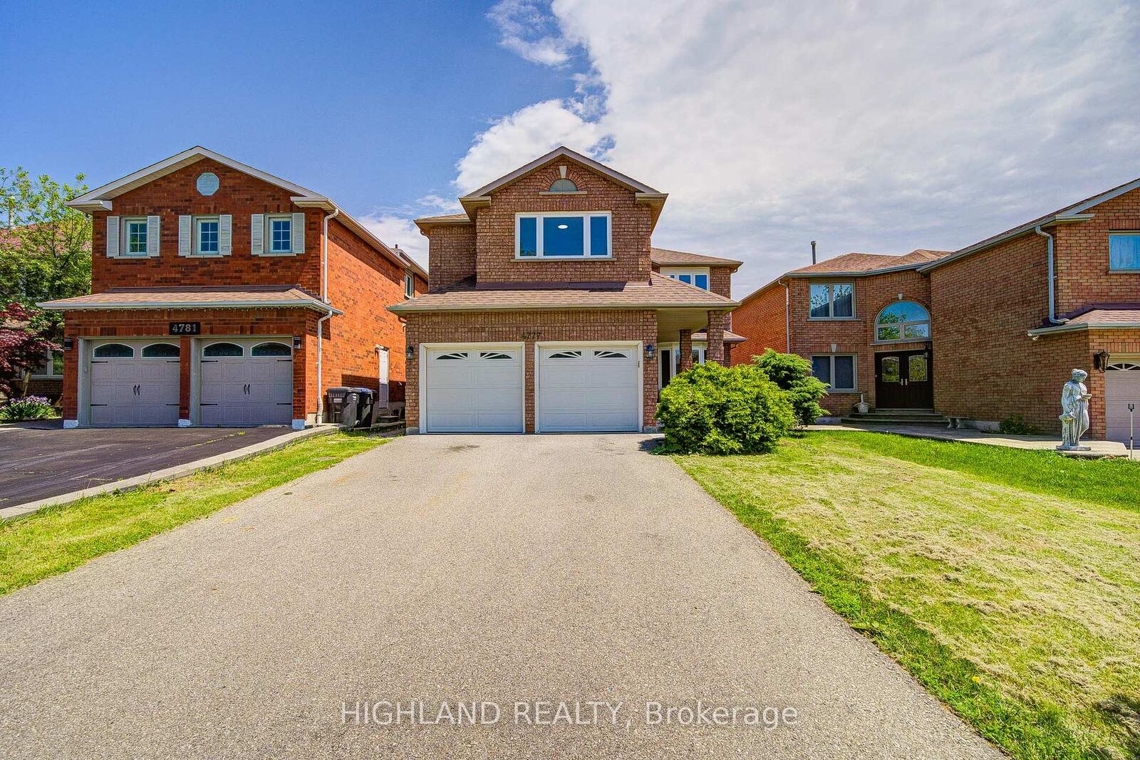 Property Photo: 4777 Crystal Rose Drive ON L5V 1G9