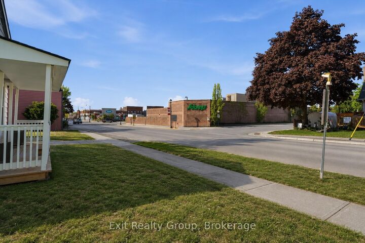 Property Photo: 27 Young Street ON K0K 1H0