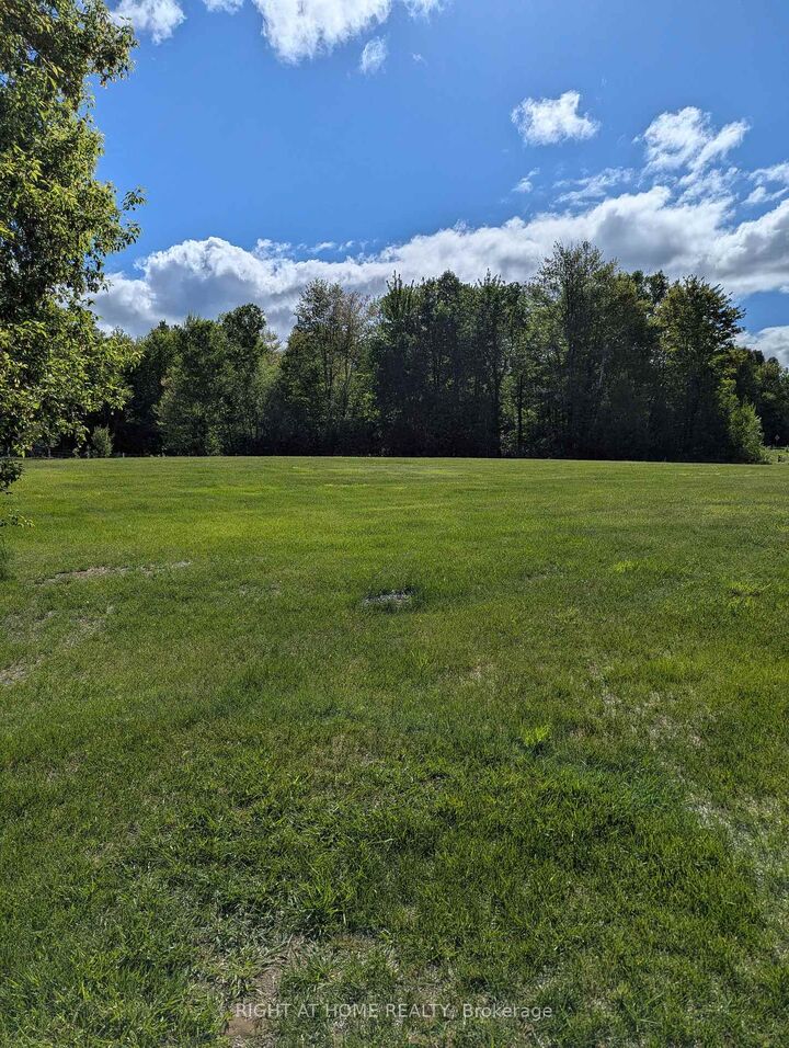 Property Photo:  