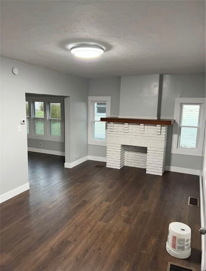 Property Photo: 8 W Laurel Ave PA 16101