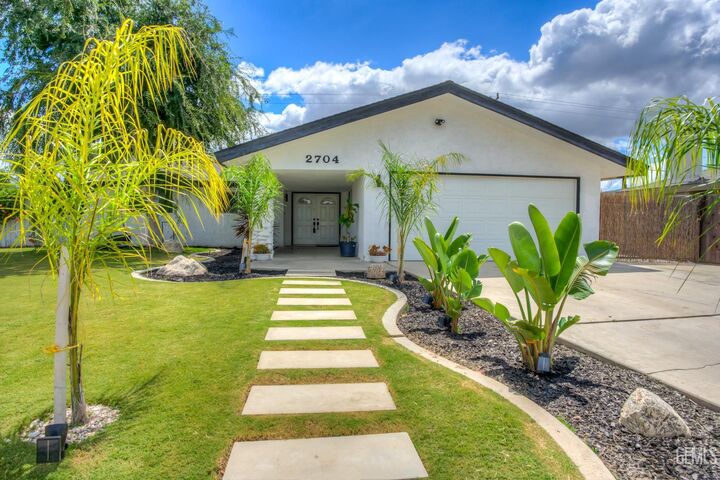 Property Photo:  2704 Daken Street  CA 93309 