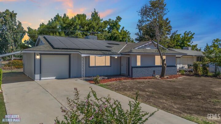 Property Photo: 6104 Bel Aire Way CA 93309