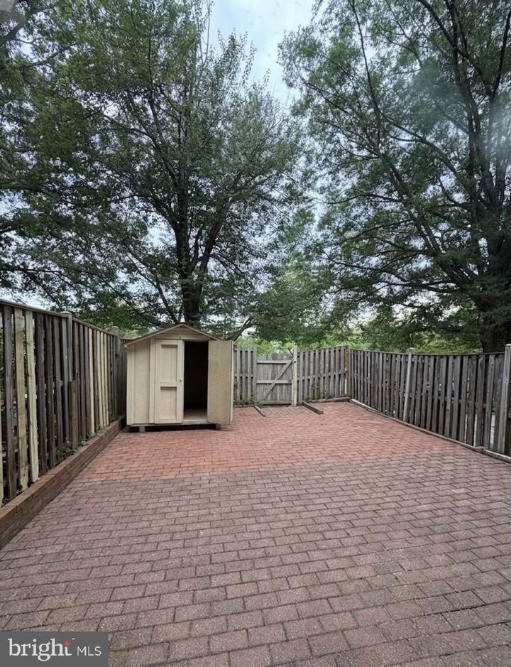 Property Photo:  4902 Van Walbeek Place  VA 22003 