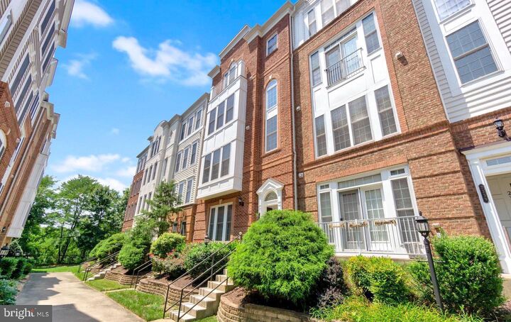 Property Photo: 2337 Brookmoor Lane VA 22191