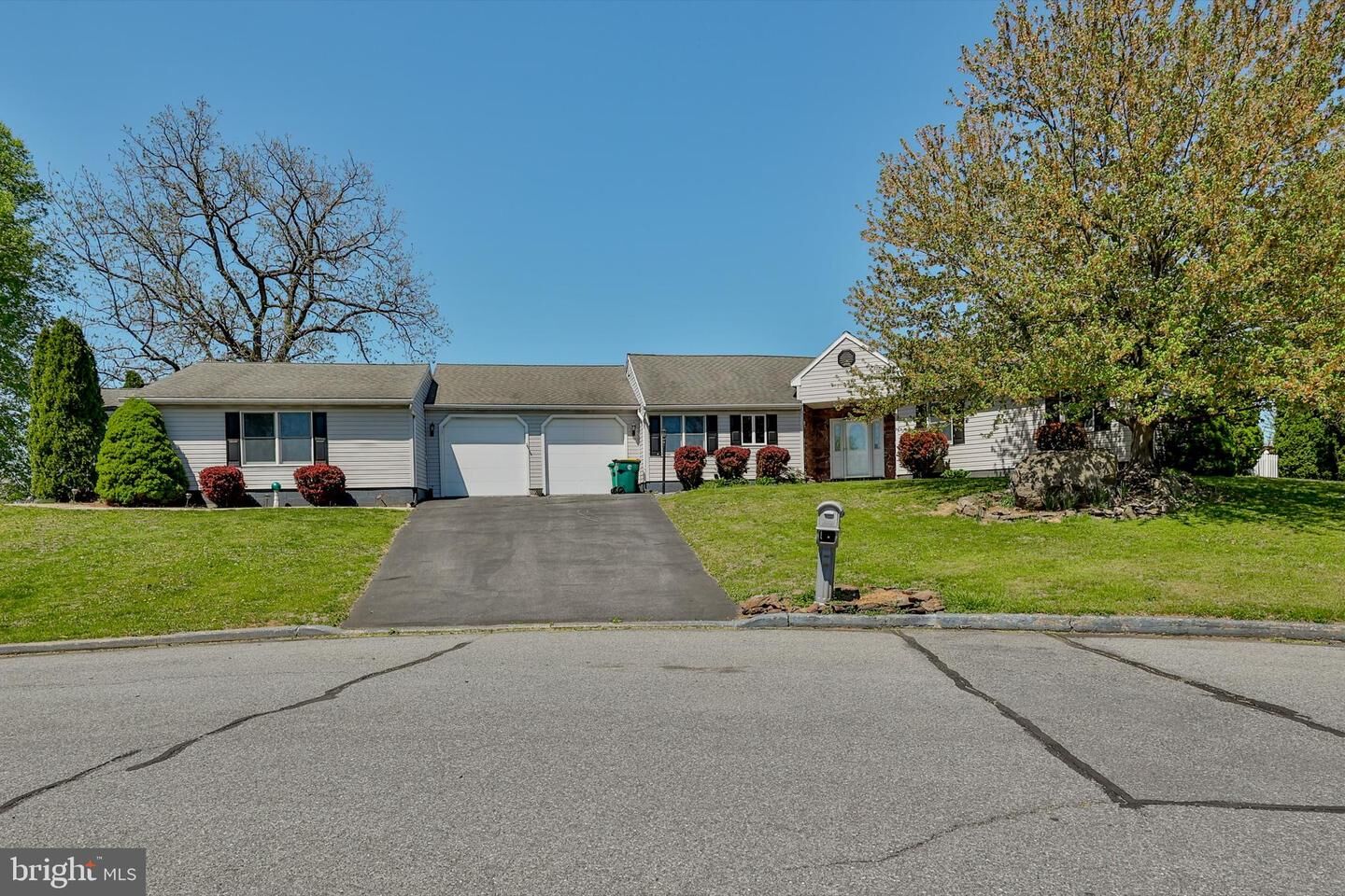 Property Photo:  3 Dusty Road  PA 18045 