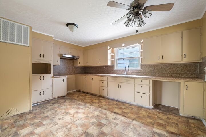 Property Photo:  1209 N 3rd St  AR 72949 