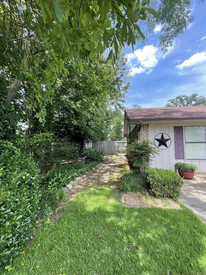 Property Photo:  2709 Doris  AR 71953 