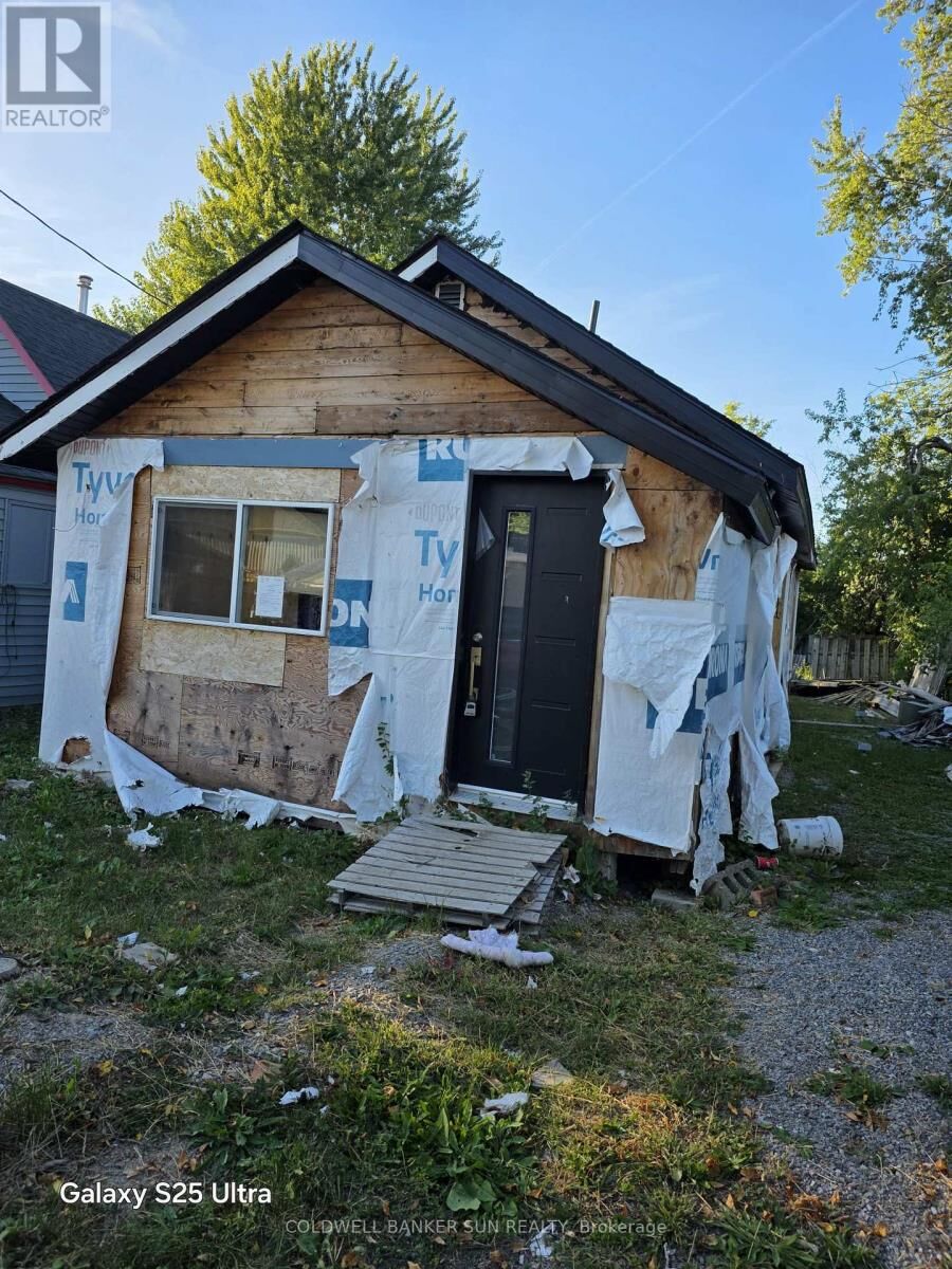 Property Photo:  16 Maccabee Avenue  ON L2A 1C8 
