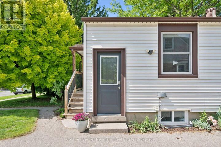 Property Photo:  153 Winston Boulevard  ON N3C 1M1 