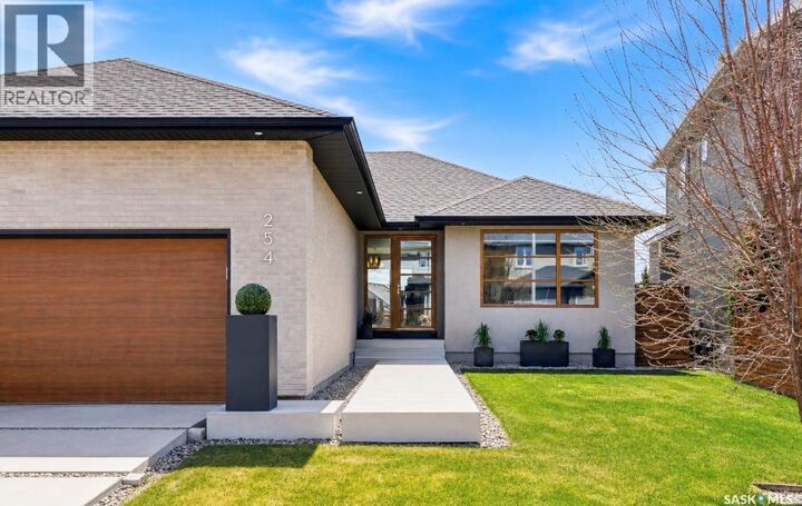 Property Photo:  254 Whalley Crescent  SK S7T 0P1 