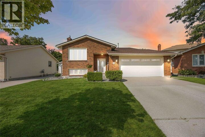 Property Photo:  222 Thames Crescent  ON N7S 5C9 