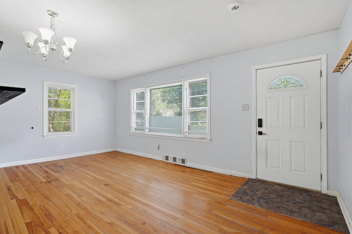 Property Photo:  710 Hirth Ave  MO 65203 