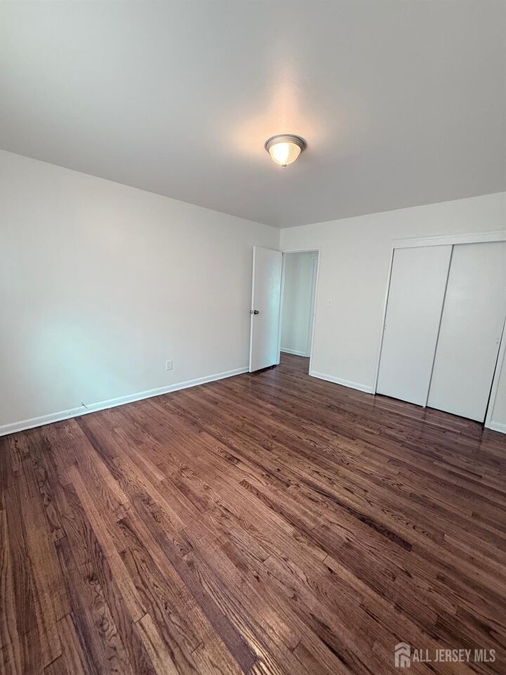 Property Photo:  260 Loring Avenue 3B  NJ 08817 