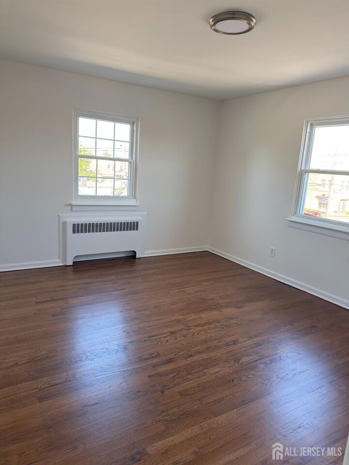 Property Photo:  260 Loring Avenue 3B  NJ 08817 