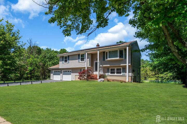 Property Photo:  6 Fox Chase Run  NJ 08844 