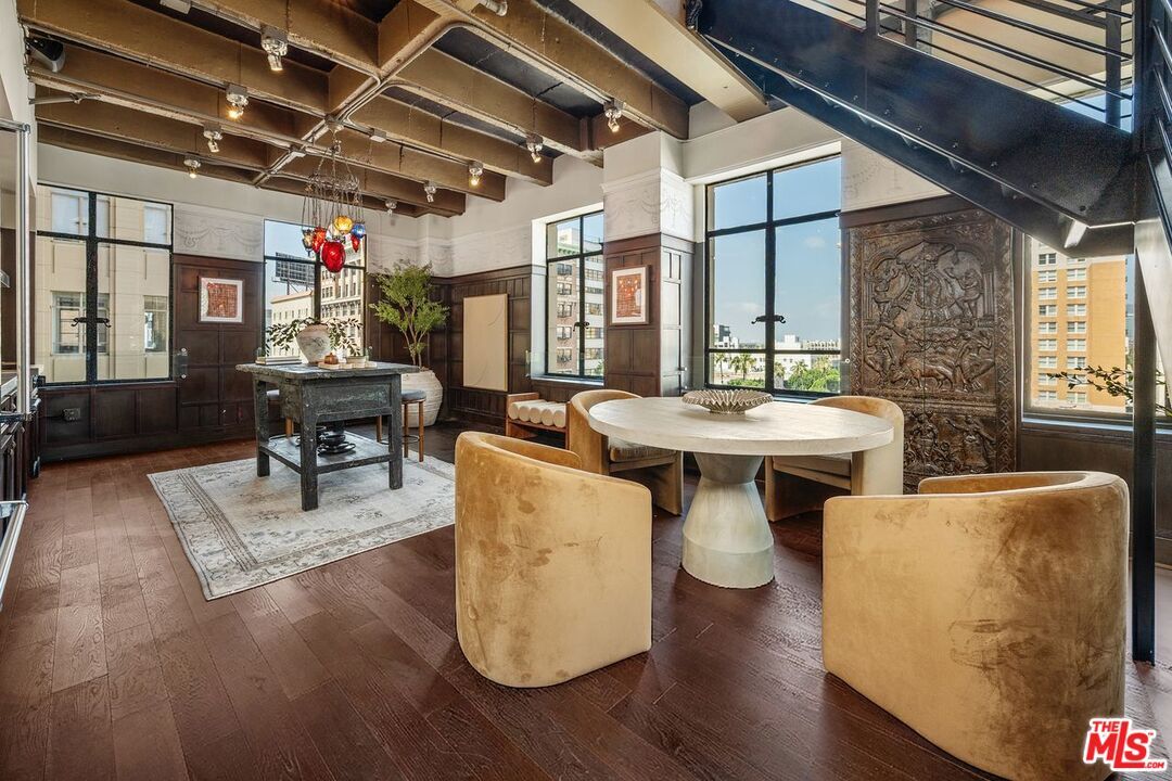 Property Photo:  6253 Hollywood Blvd  CA 90028 